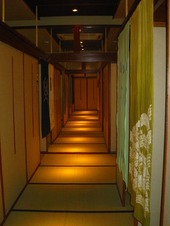 伊豆片瀬温泉の波打ち際にある旅館の食事処が完成しました