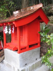 お稲荷さんの新築工事が完成しました